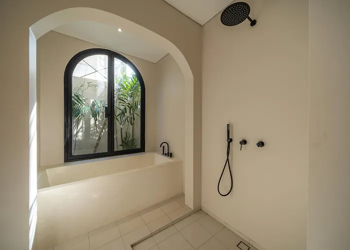 Villa Padang Senang - Tropical Luxe 3br, Short Walk To The Uluwatu