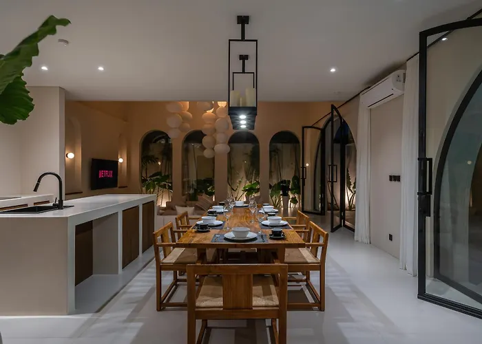 Villa Padang Senang - Tropical Luxe 3br, Short Walk To The *