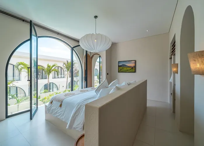 Villa Padang Senang - Tropical Luxe 3br, Short Walk To The *